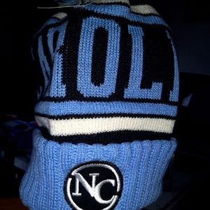 Beanie toboggan with pom